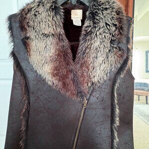 Arden B fur vest with faux fur collar Sz. L